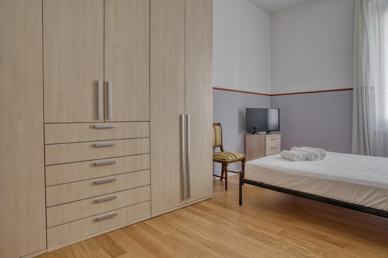 Apartamento Joivy Lovely Apt, Easy Access To Centre Milán Exterior foto